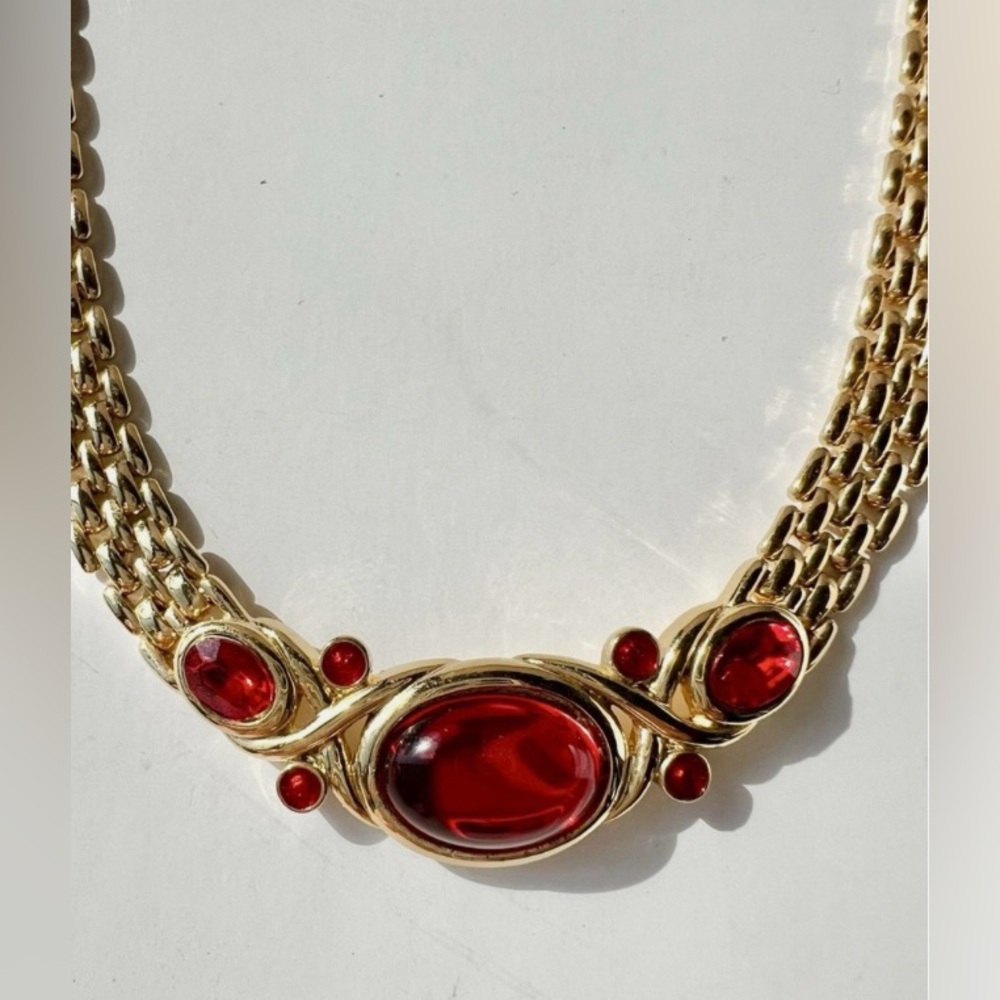 NWOT Vintage Trifari Necklace Red Cabochon & Faceted Glass Stones Gold Tone 17”